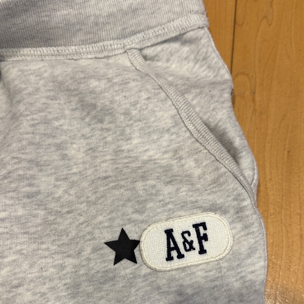 Woman’s Abercrombie & Fitch Gray Star Sweatpants - Picture 3 of 5